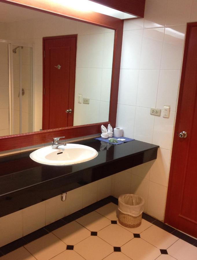 Lotus House Hotel Bãi biển Jomtien Ngoại thất bức ảnh