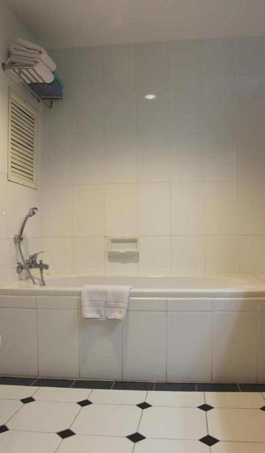 Lotus House Hotel Bãi biển Jomtien Ngoại thất bức ảnh